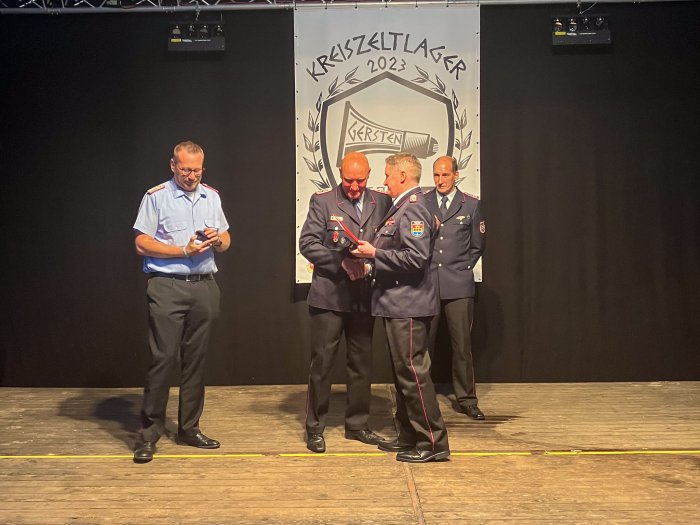 Ehrung beim Kreisjugendfeuerwehrzeltlager - Anerkennung für herausragende Verdienste und Einsatz bei den Waldbränden in der Sächsischen Schweiz