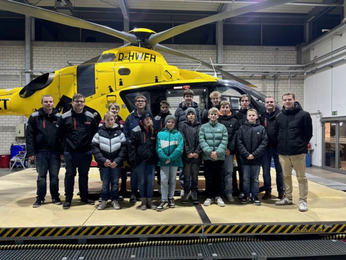 Jugendfeuerwehr besucht Christoph Europa 2 in Rheine