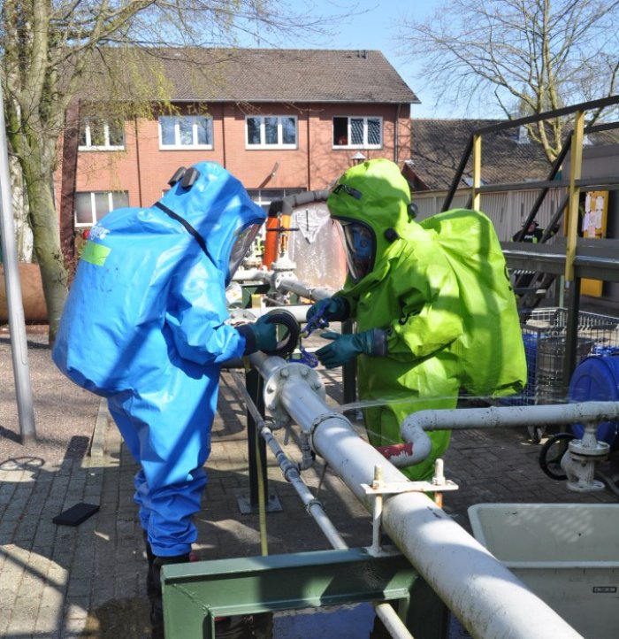 Übung des Gefahrgutzuges Emsland Süd II